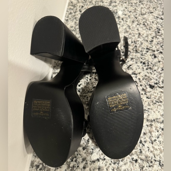 STEVE MADDEN - TILLE BLACK PLATFORM HEELS - SIZE 7.0 - Picture 4 of 7